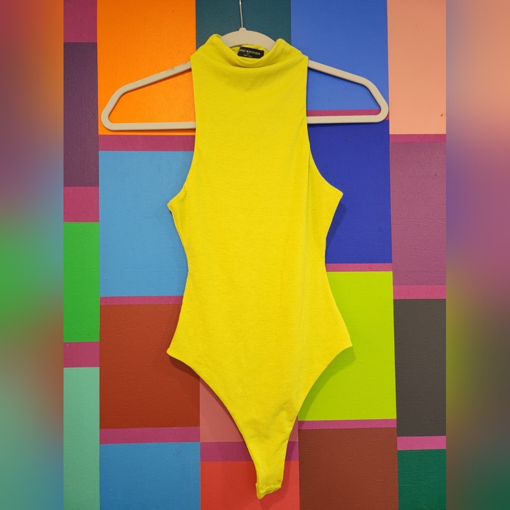naked wardrobe mock neck sleevless bodysuit - lime (xs)